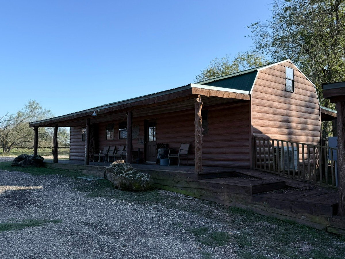 Cabins, Bunk Houses - Image 3