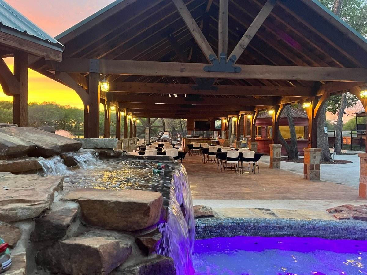 Cabins, Bunk Houses - Image 9