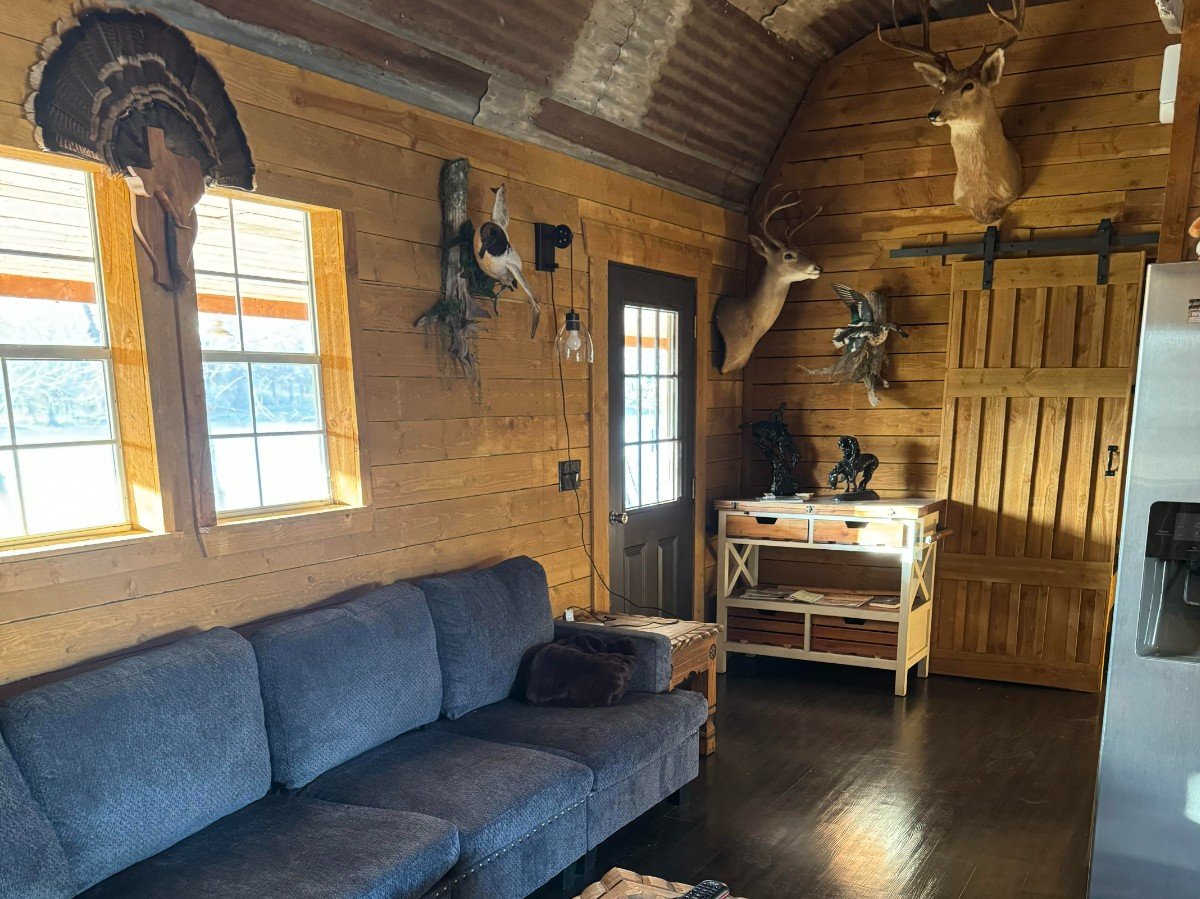 Cabins, Bunk Houses - Image 18